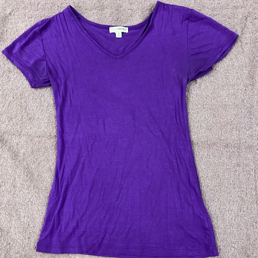 🌸🌸Zenana outfitters purple shirt in size small